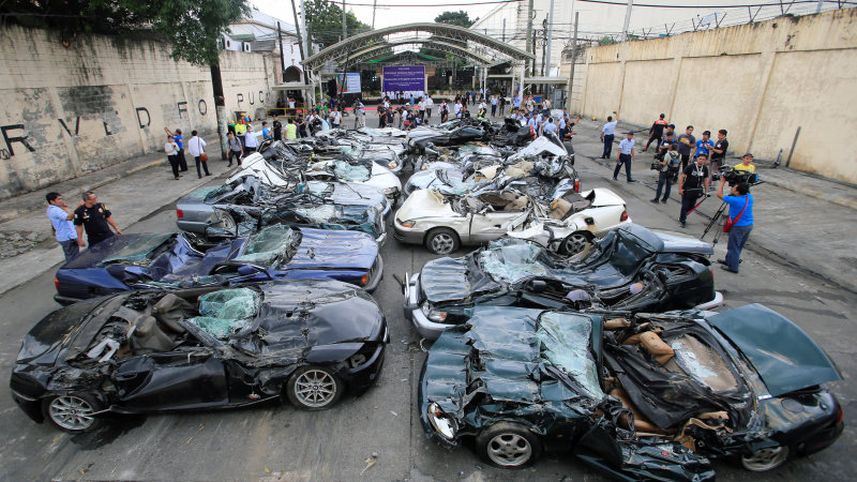Beda Filipina dan Indonesia Mobil Sitaan Korupsi Di Buldozer
